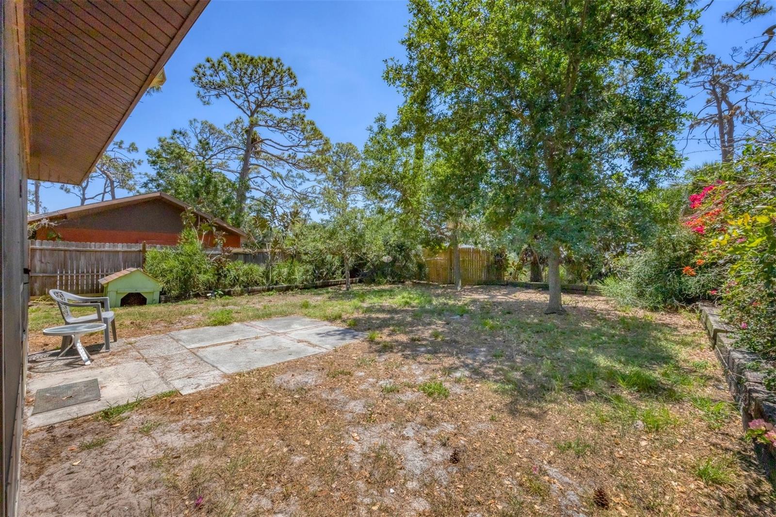 Image 29 of 35 For 521 Artists Avenue