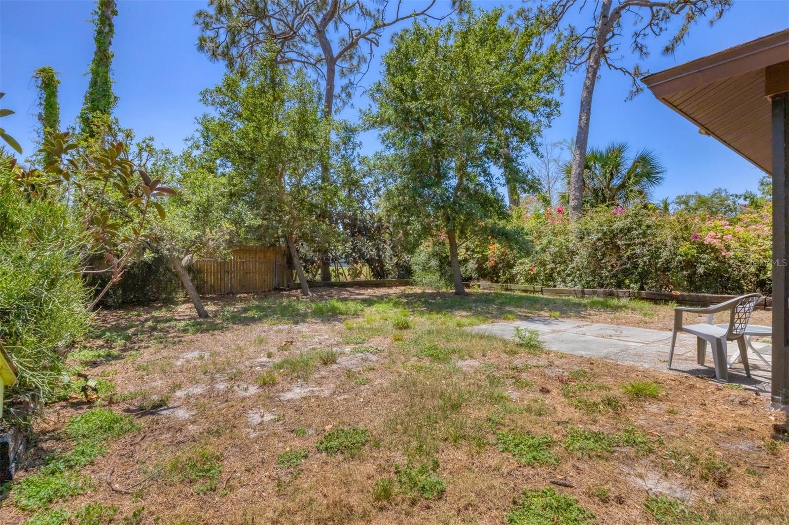 Image 30 of 35 For 521 Artists Avenue