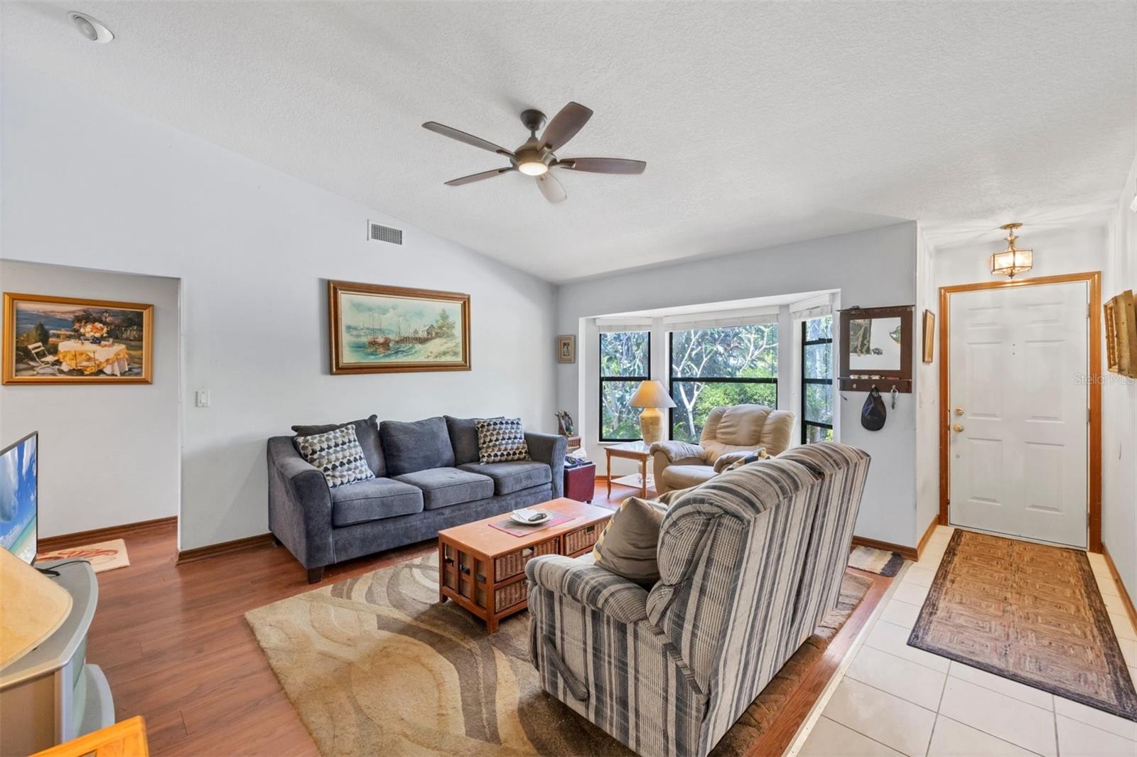 Image 6 of 35 For 521 Artists Avenue