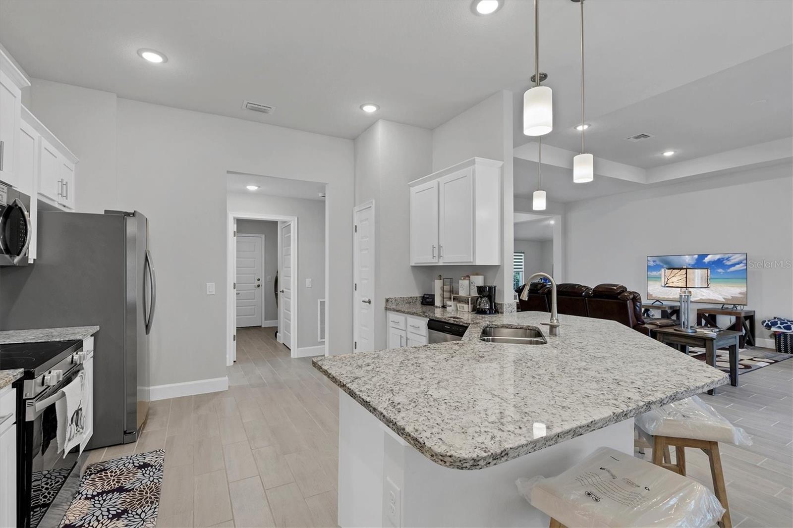 Image 11 of 61 For 14368 Overlook Avenue