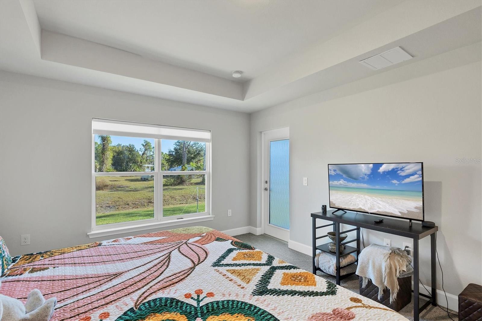 Image 18 of 61 For 14368 Overlook Avenue