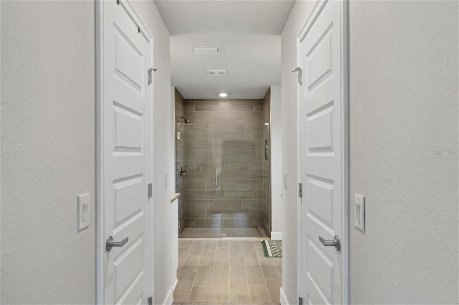 Image 20 of 61 For 14368 Overlook Avenue