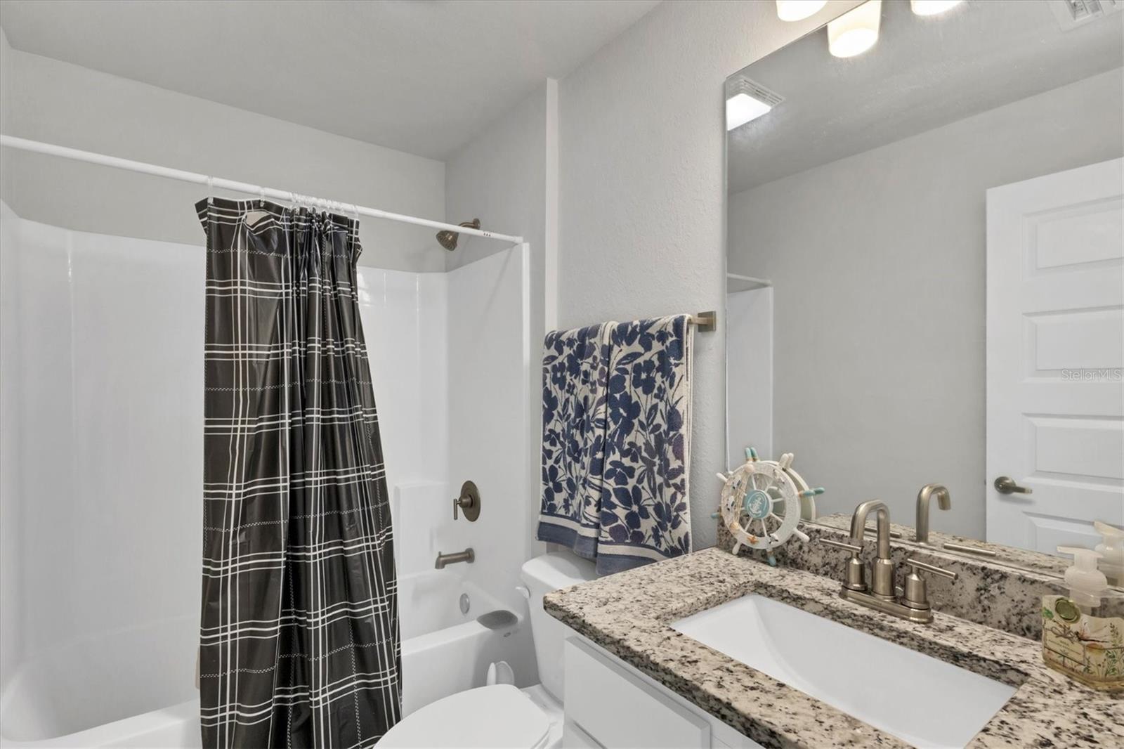 Image 25 of 61 For 14368 Overlook Avenue