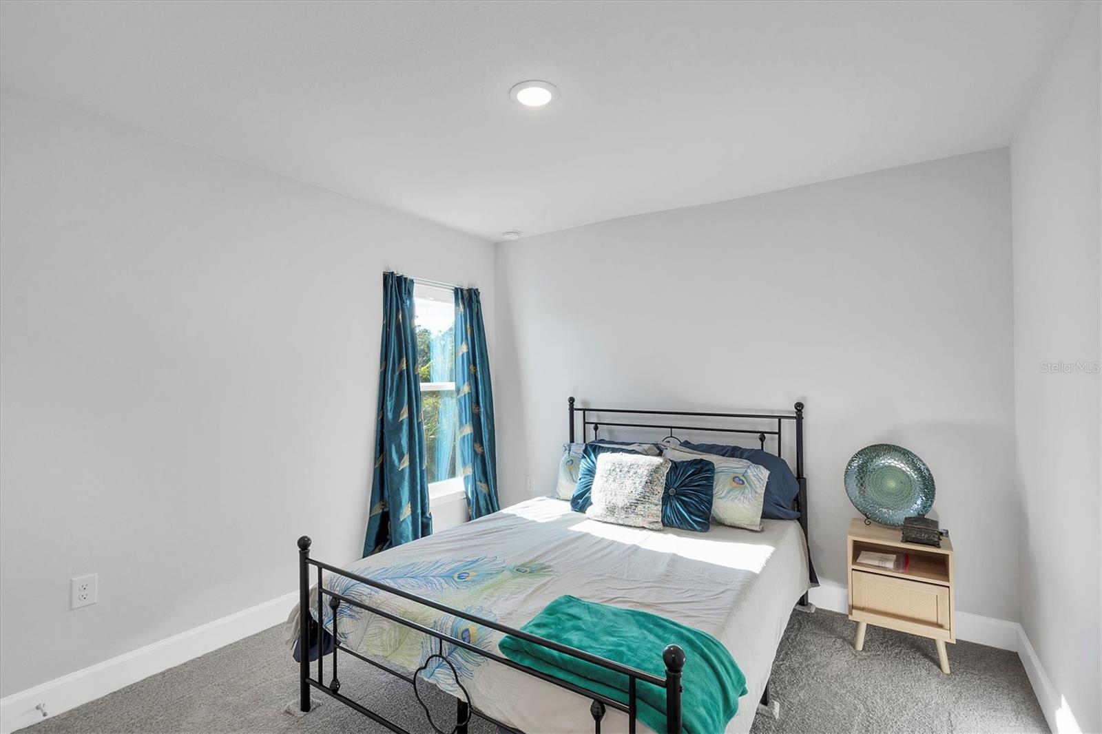 Image 26 of 61 For 14368 Overlook Avenue