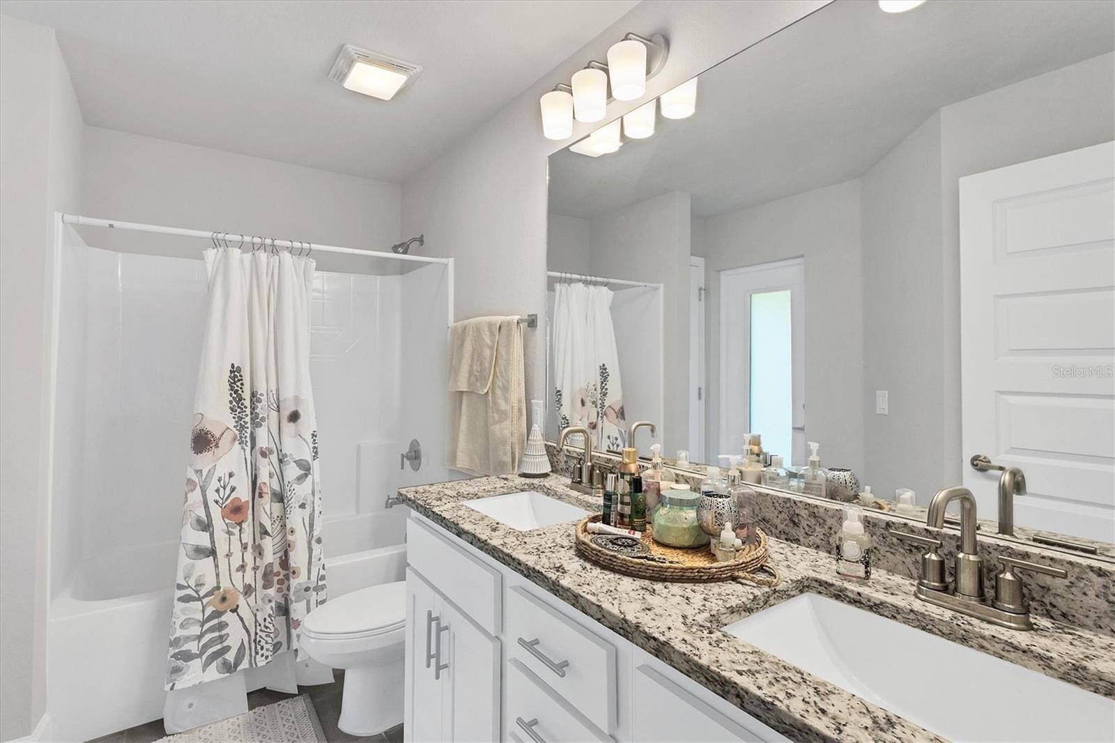 Image 27 of 61 For 14368 Overlook Avenue