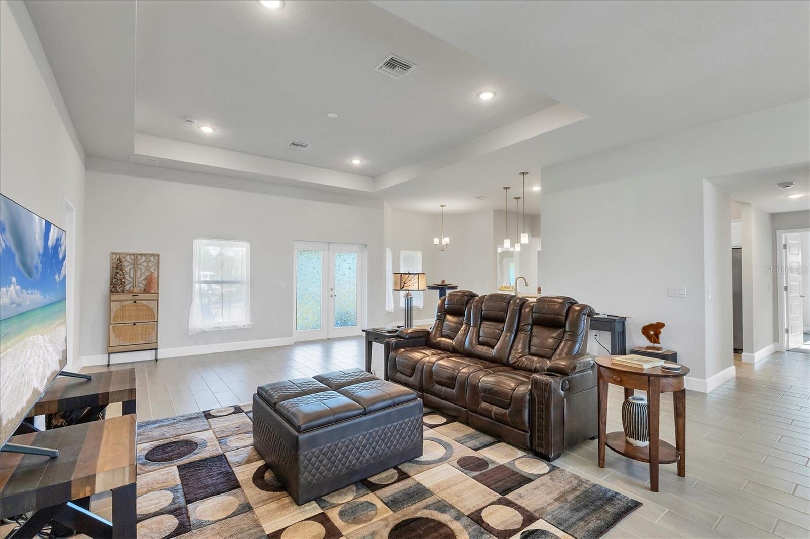 Image 6 of 61 For 14368 Overlook Avenue