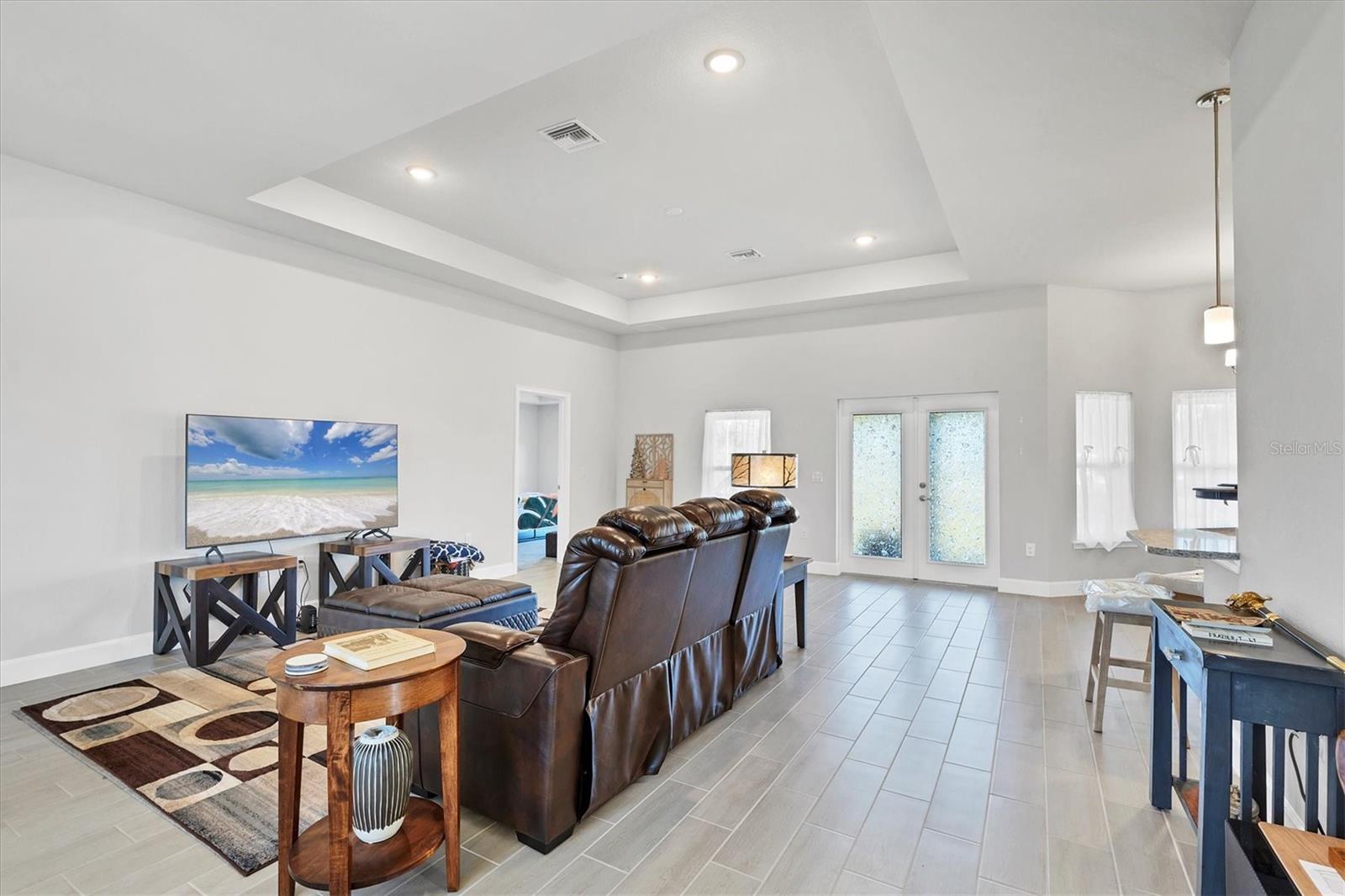 Image 7 of 61 For 14368 Overlook Avenue