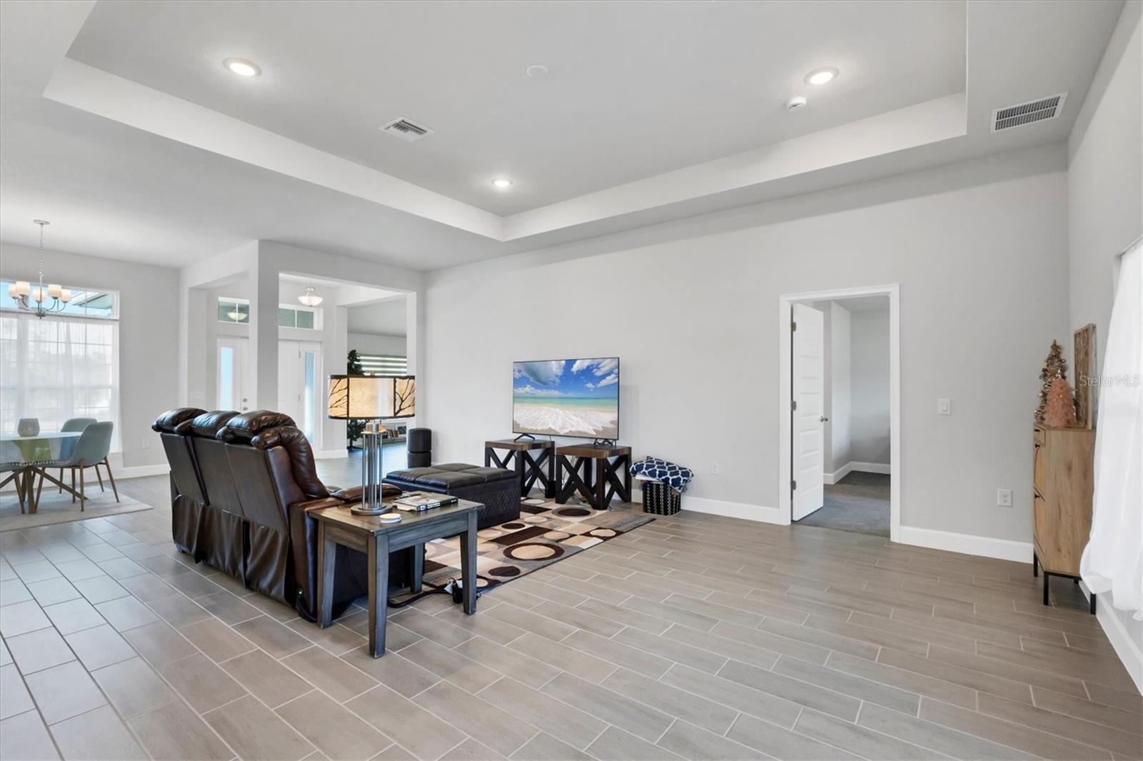 Image 8 of 61 For 14368 Overlook Avenue