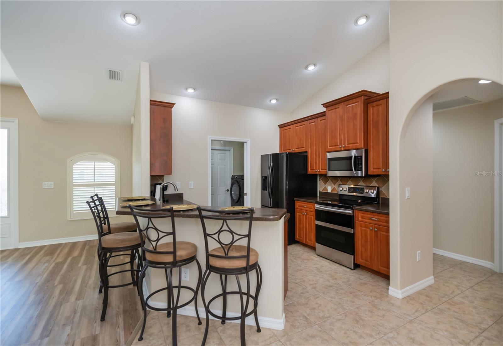 Image 12 of 75 For 271 Annapolis Lane