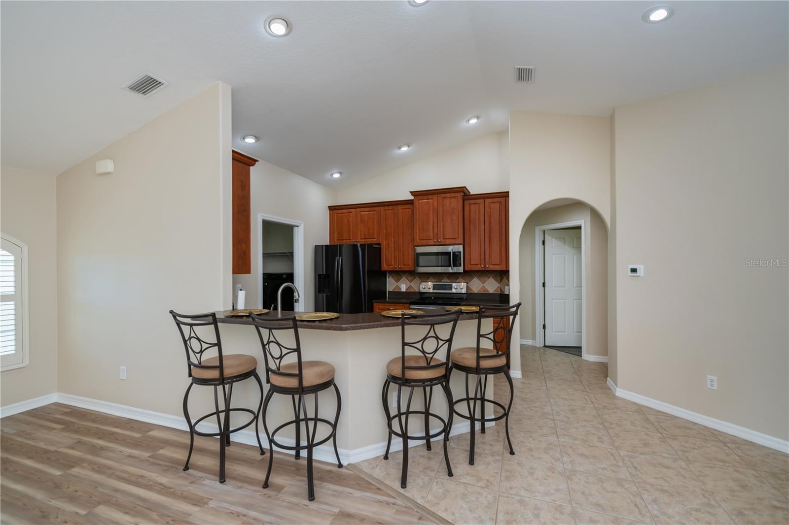 Image 15 of 75 For 271 Annapolis Lane