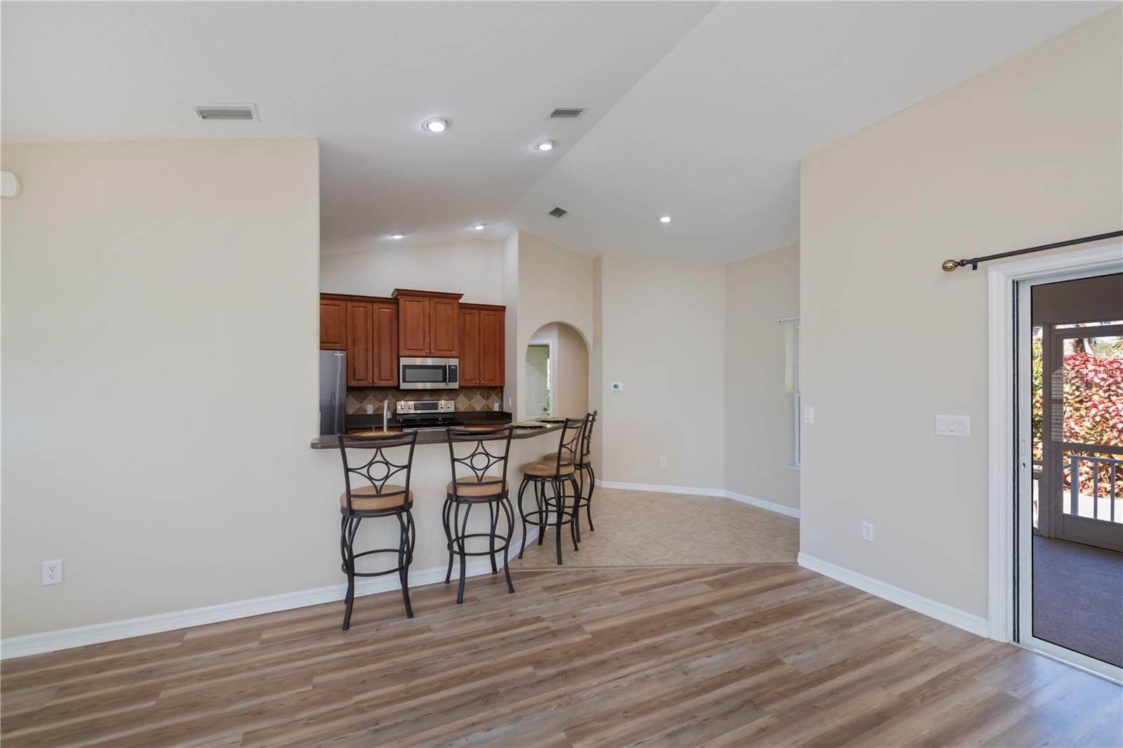 Image 16 of 75 For 271 Annapolis Lane