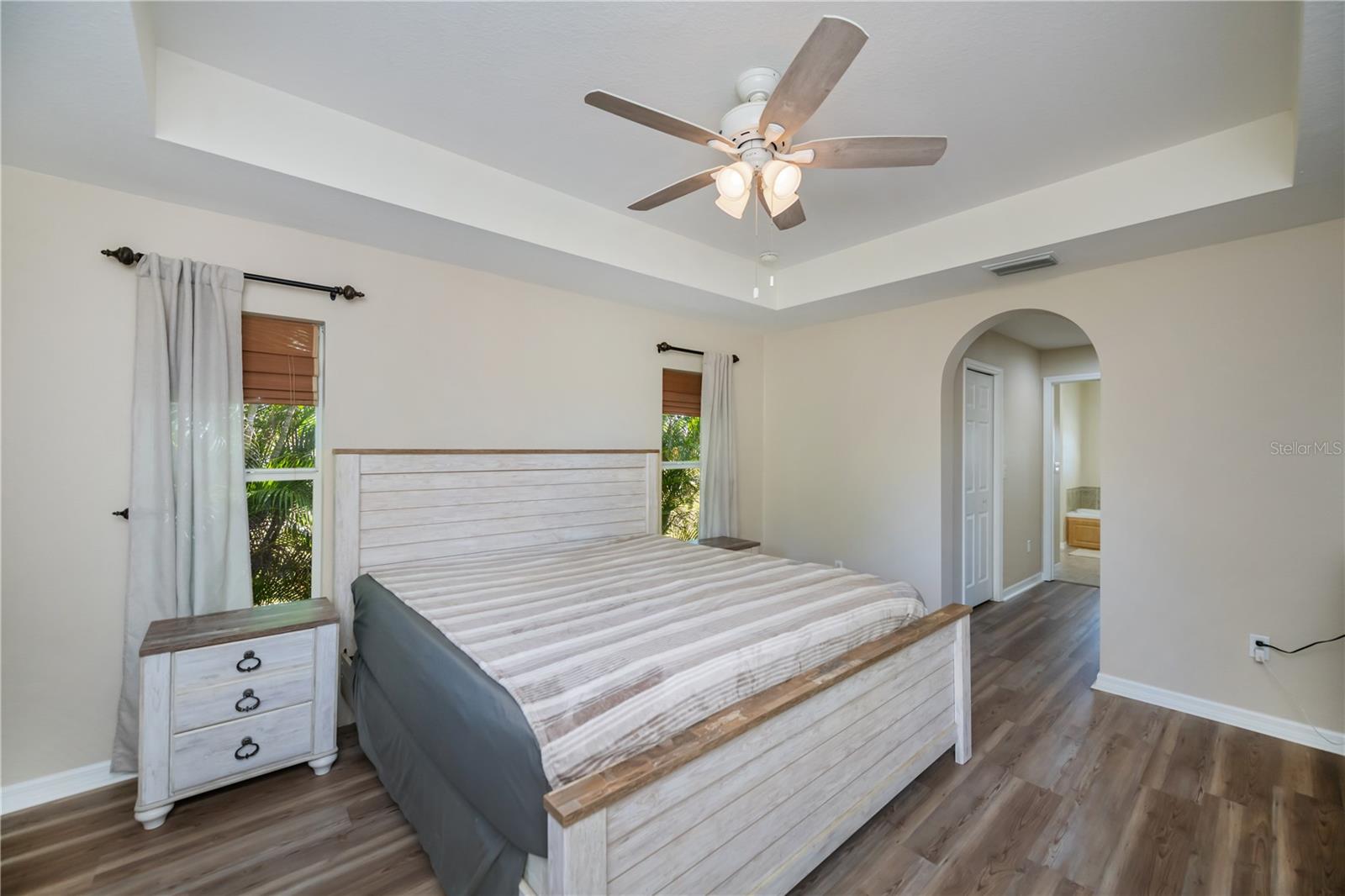 Image 19 of 75 For 271 Annapolis Lane