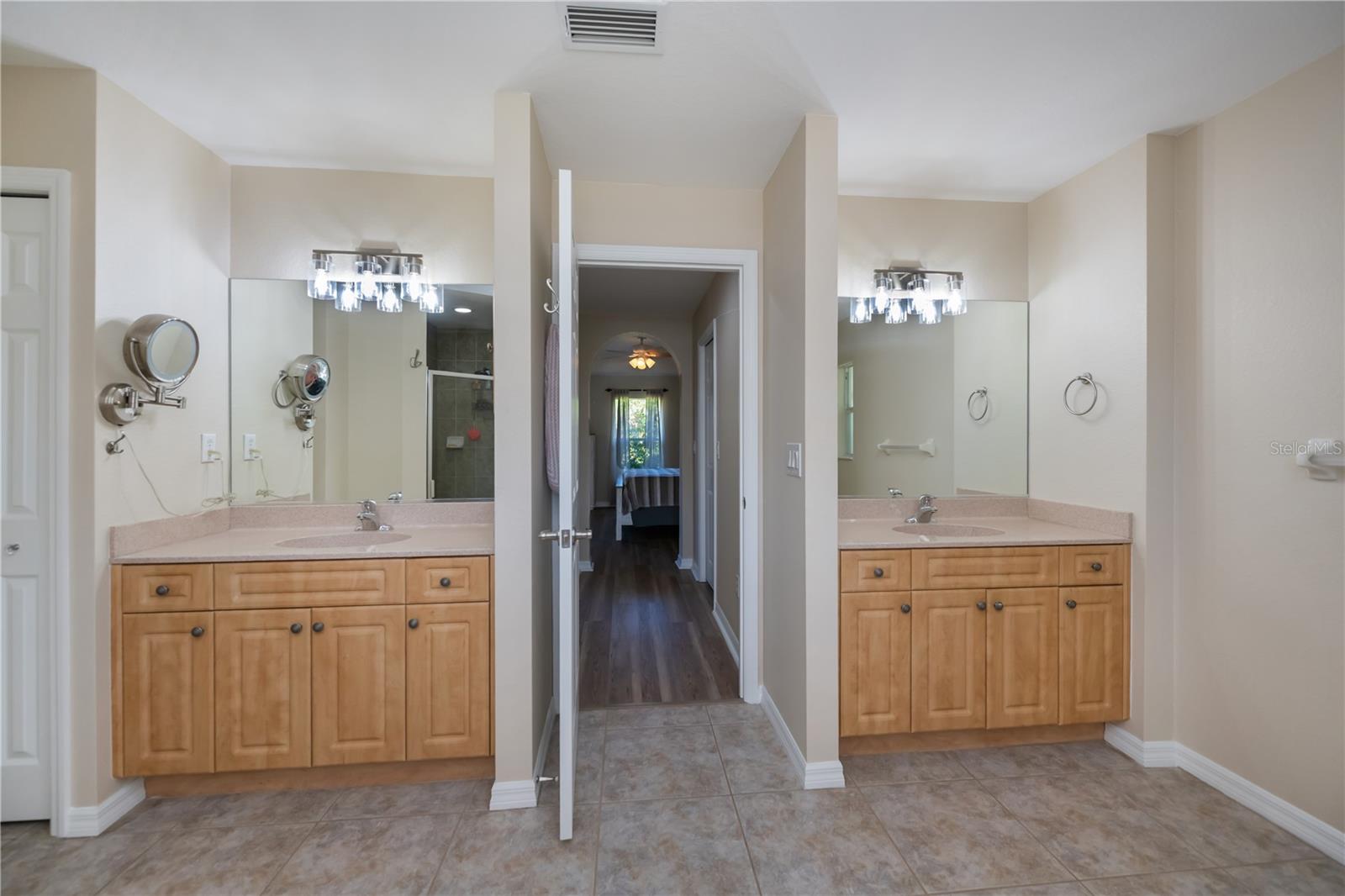 Image 21 of 75 For 271 Annapolis Lane