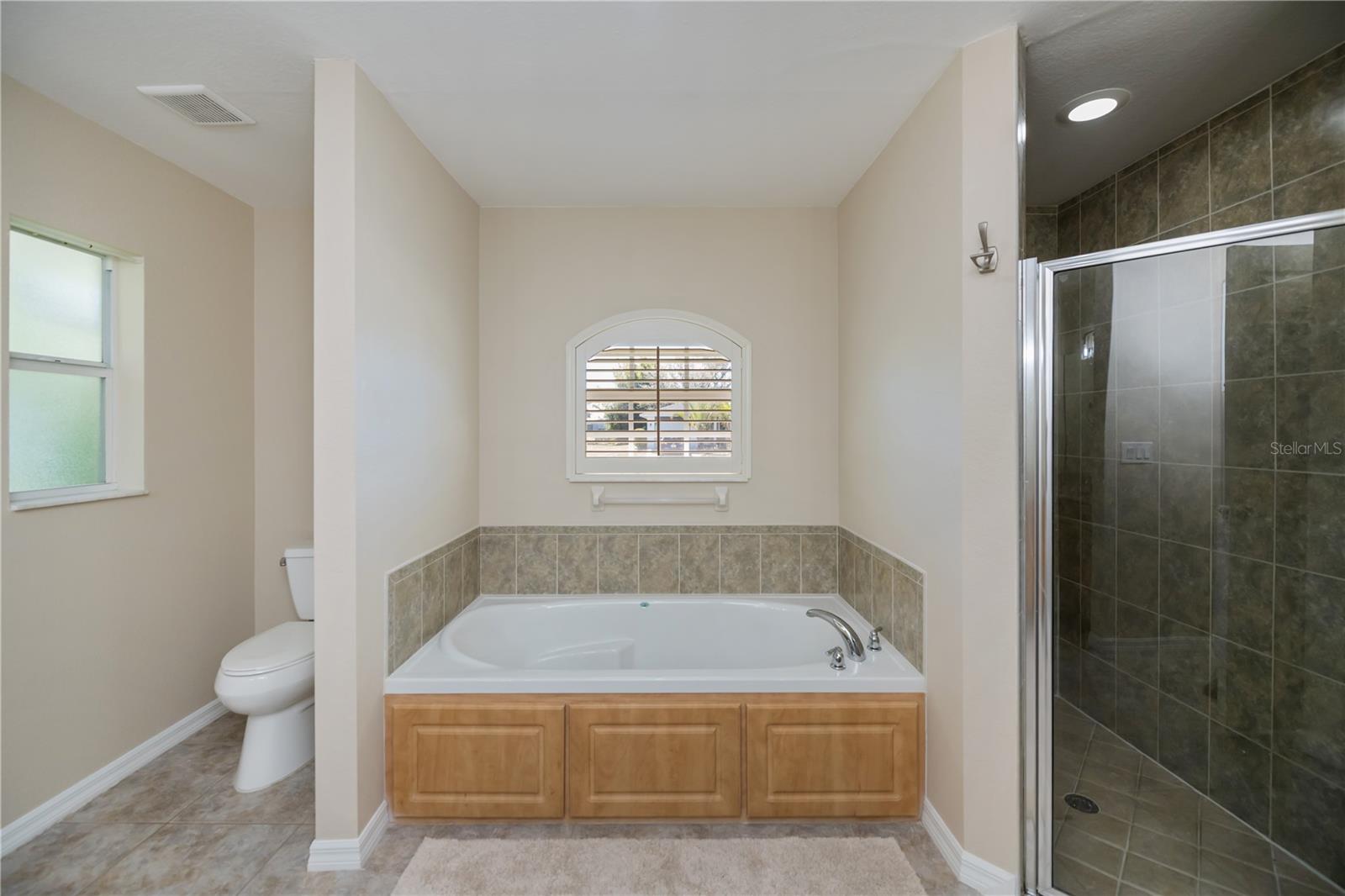 Image 22 of 75 For 271 Annapolis Lane