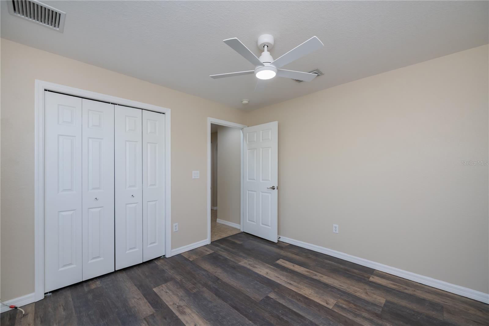 Image 28 of 75 For 271 Annapolis Lane