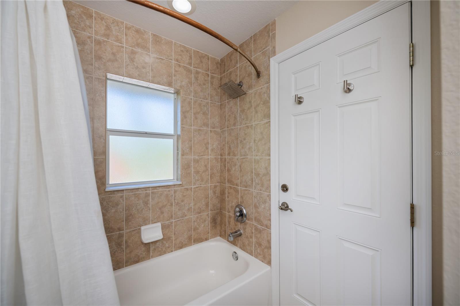 Image 32 of 75 For 271 Annapolis Lane