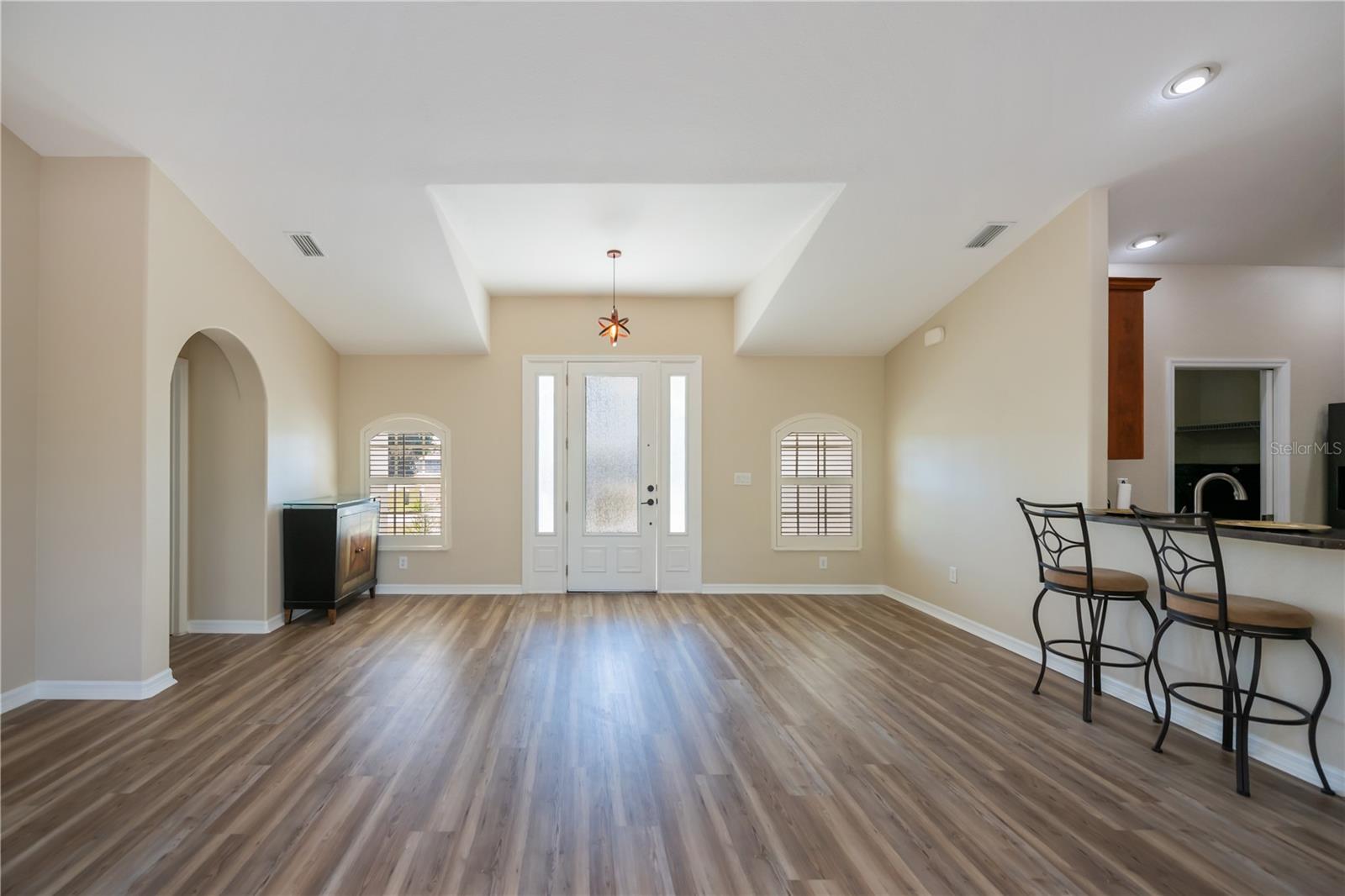 Image 6 of 75 For 271 Annapolis Lane