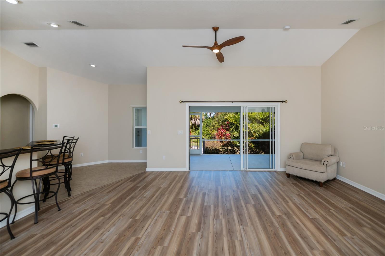 Image 8 of 75 For 271 Annapolis Lane