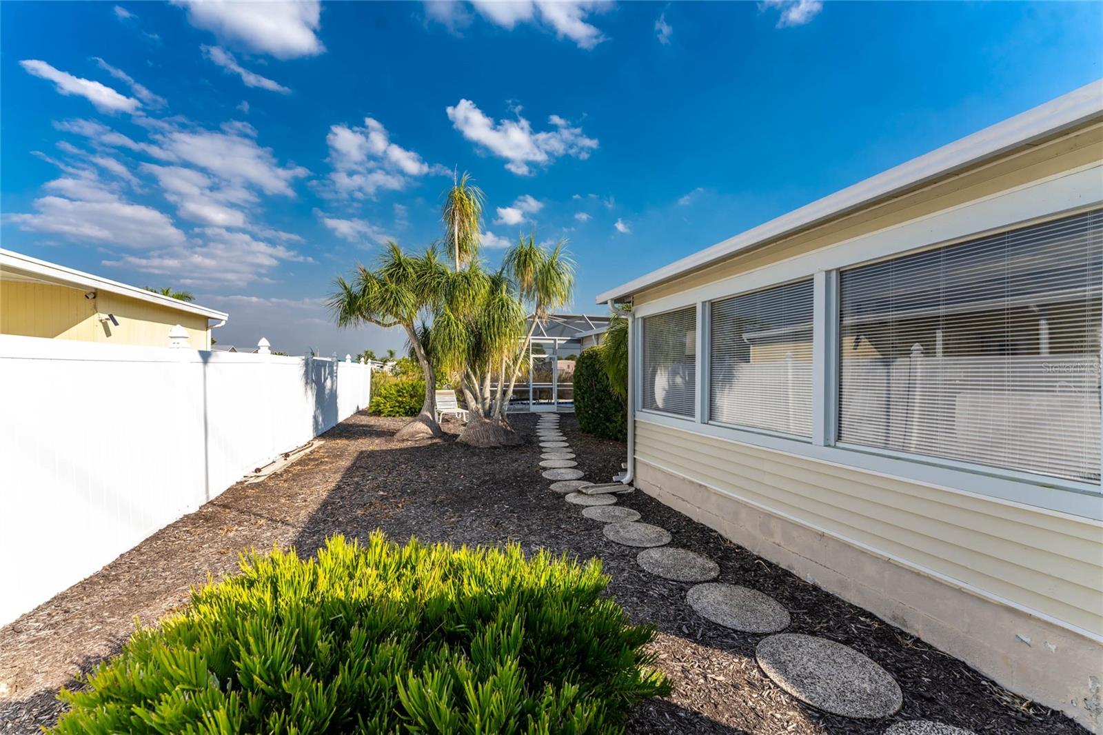 Image 35 of 44 For 1315 Flamingo Drive