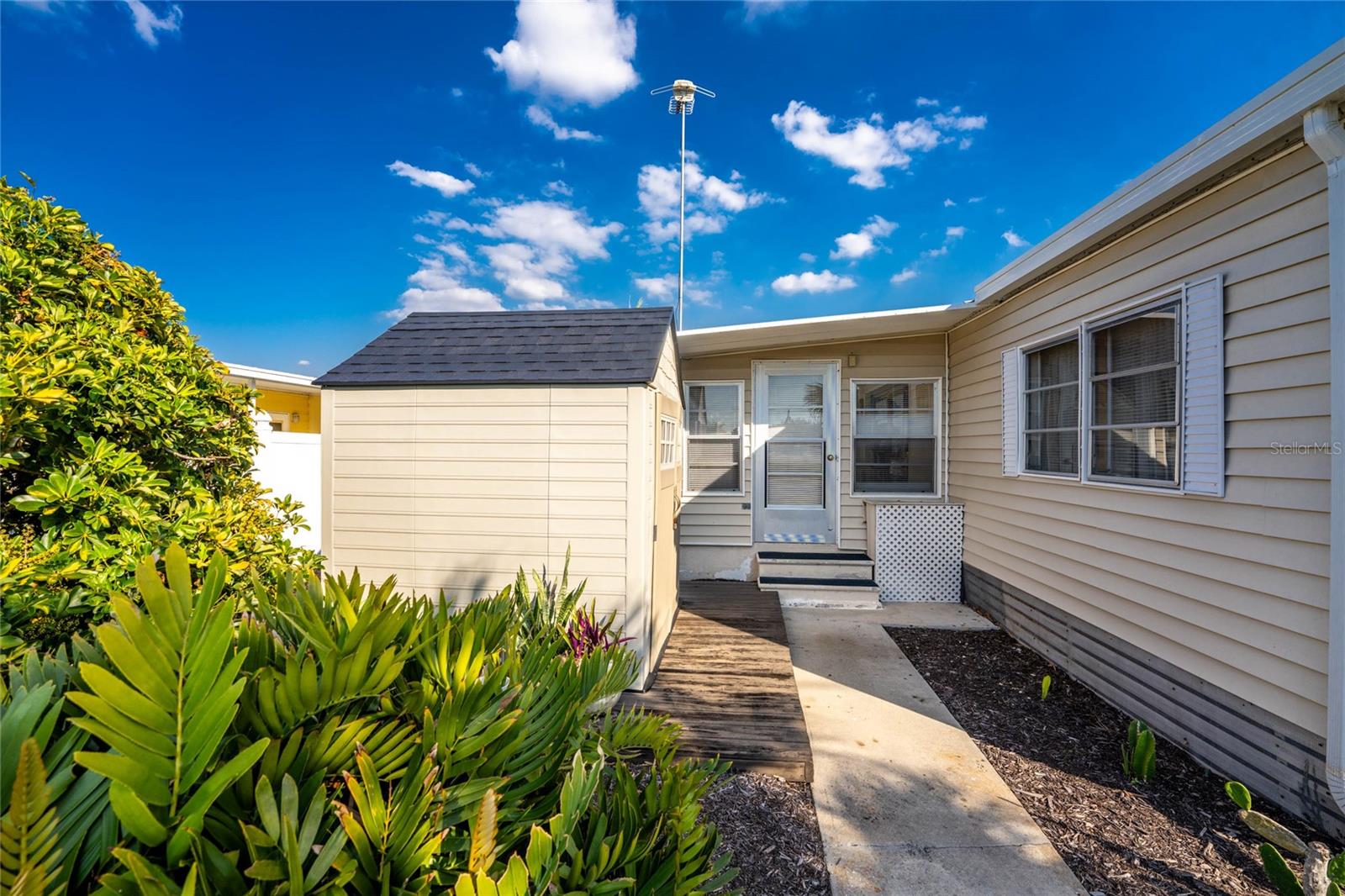 Image 36 of 44 For 1315 Flamingo Drive