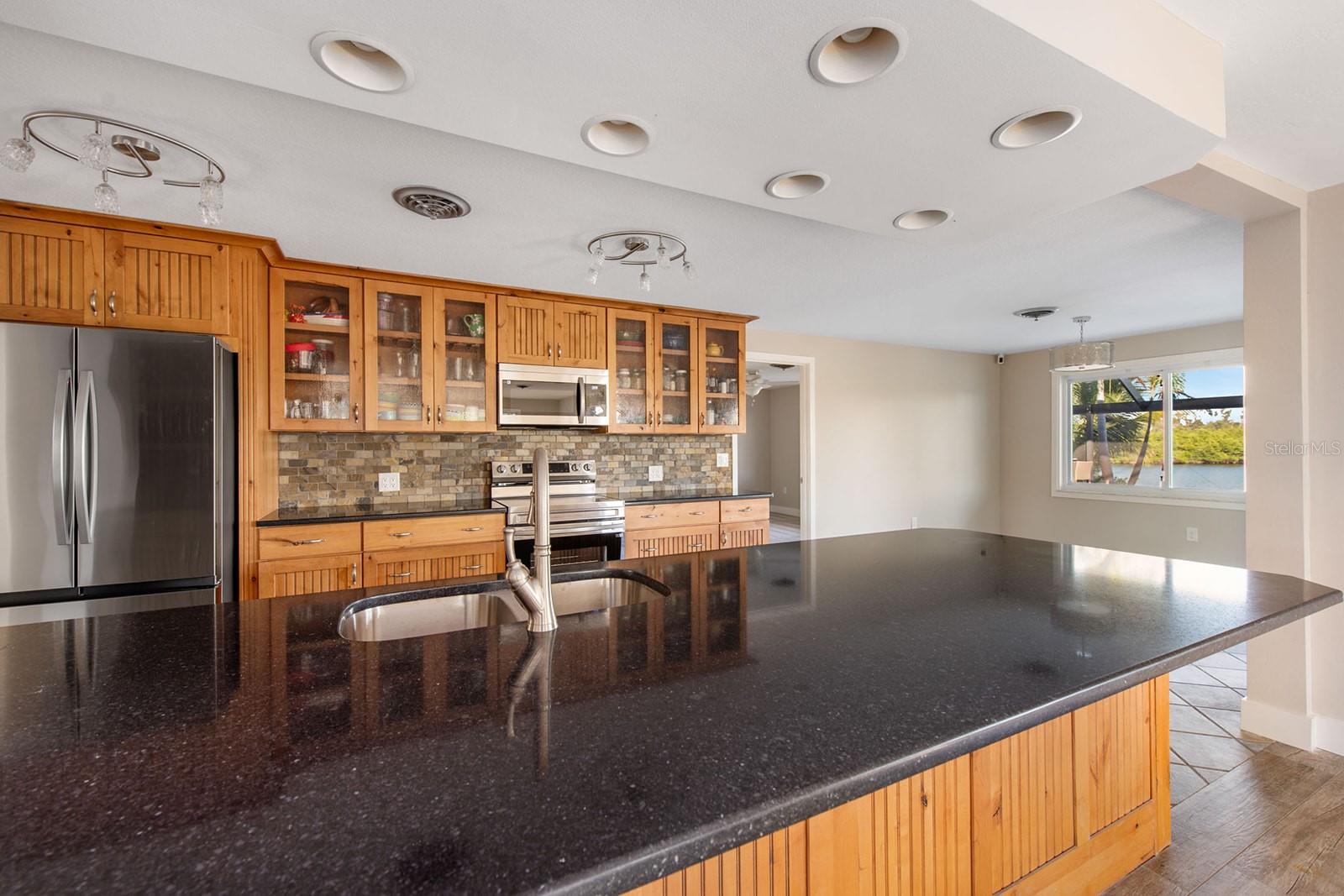 Image 11 of 72 For 300 Bay Heights Avenue