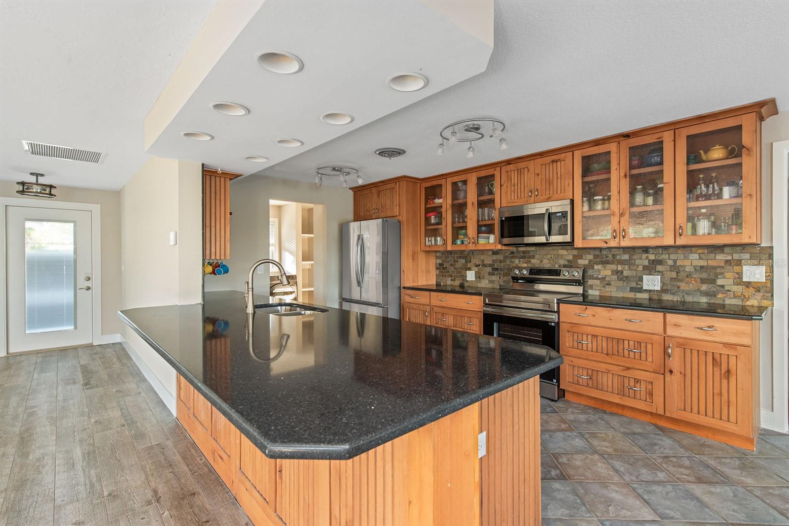 Image 12 of 72 For 300 Bay Heights Avenue