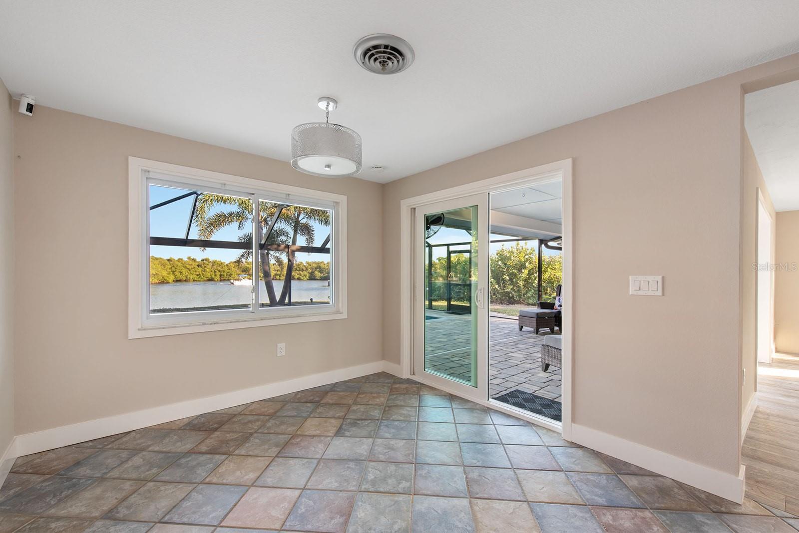 Image 19 of 72 For 300 Bay Heights Avenue