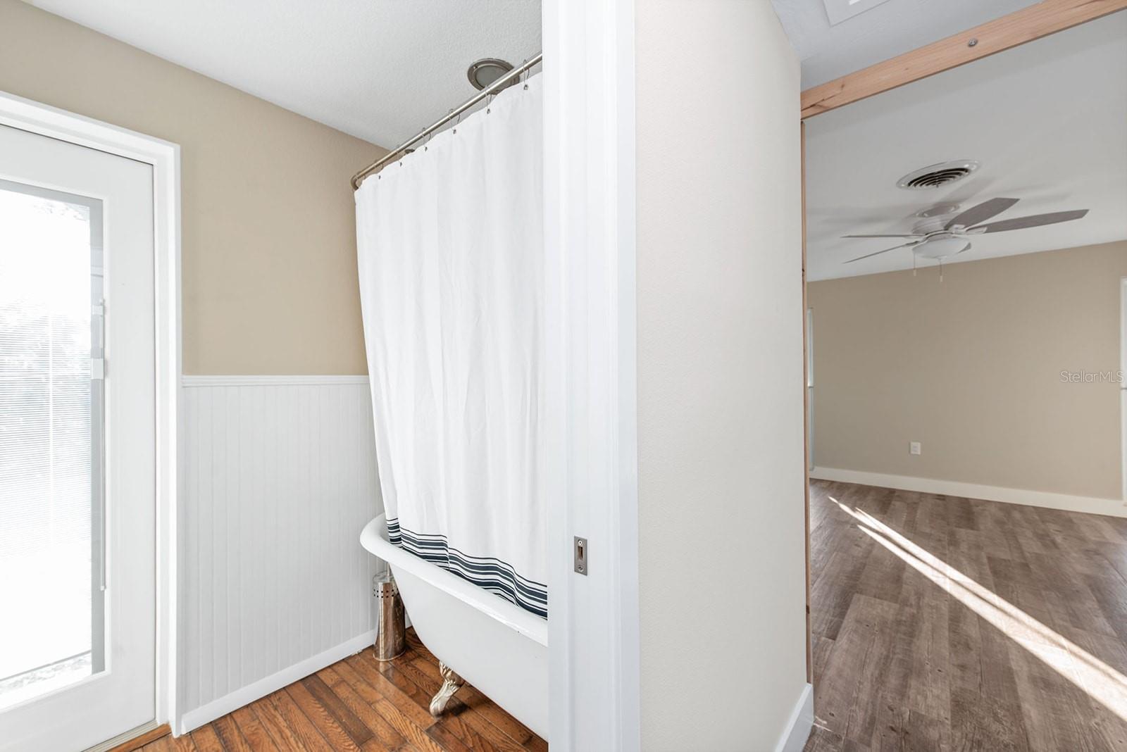 Image 25 of 72 For 300 Bay Heights Avenue