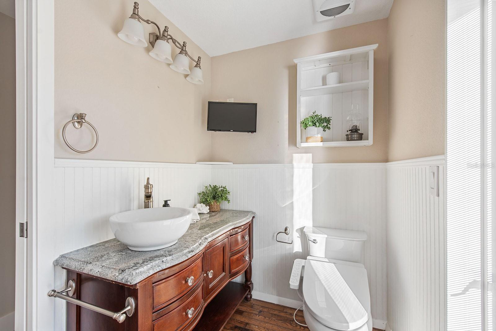 Image 27 of 72 For 300 Bay Heights Avenue