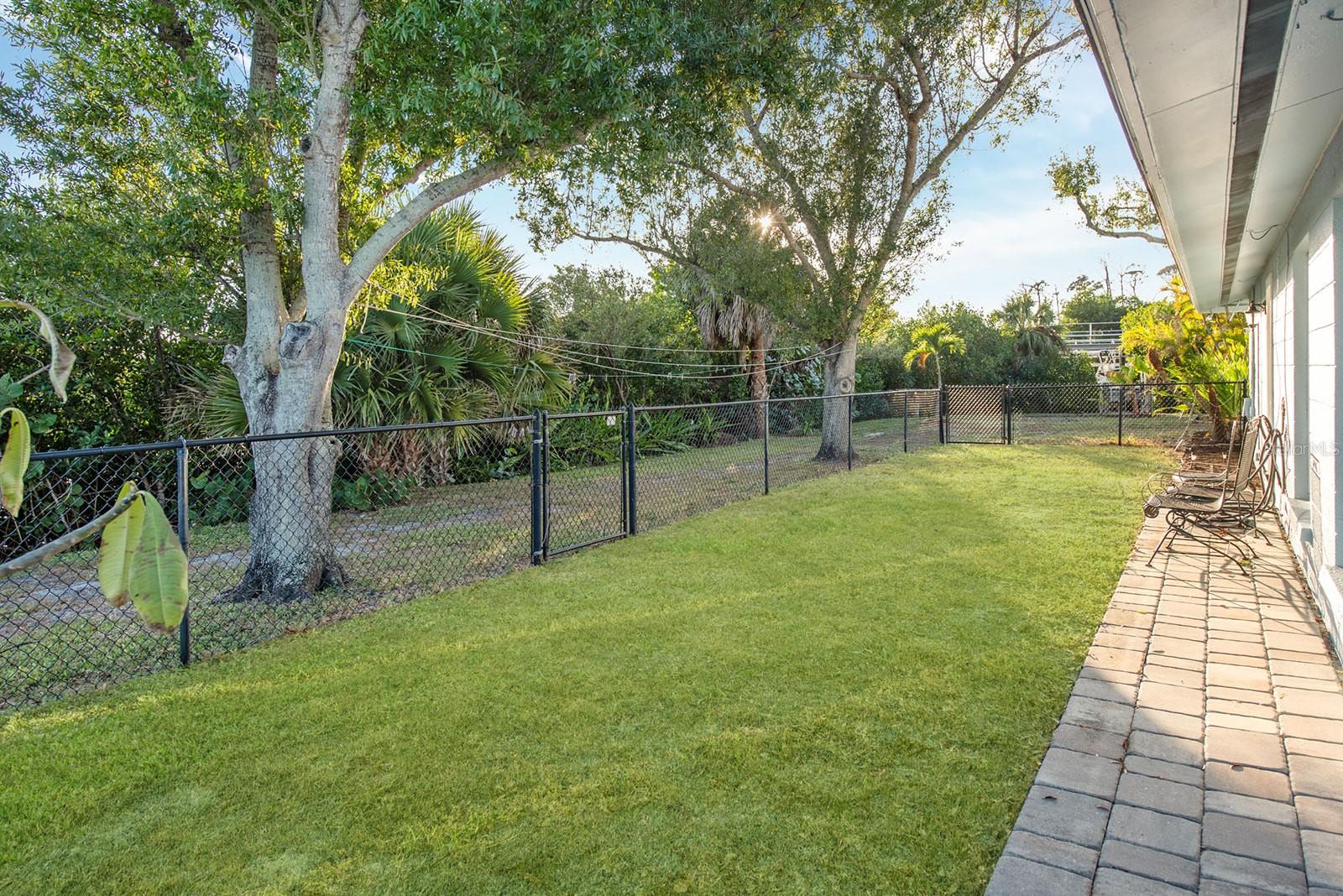 Image 49 of 72 For 300 Bay Heights Avenue