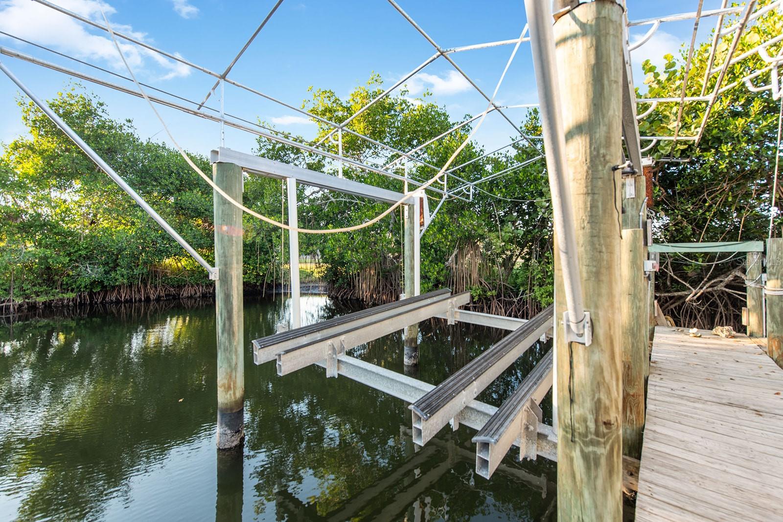 Image 52 of 72 For 300 Bay Heights Avenue