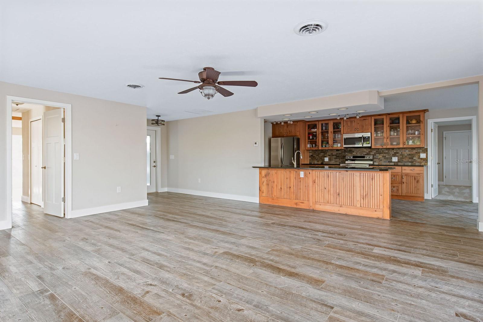 Image 6 of 72 For 300 Bay Heights Avenue