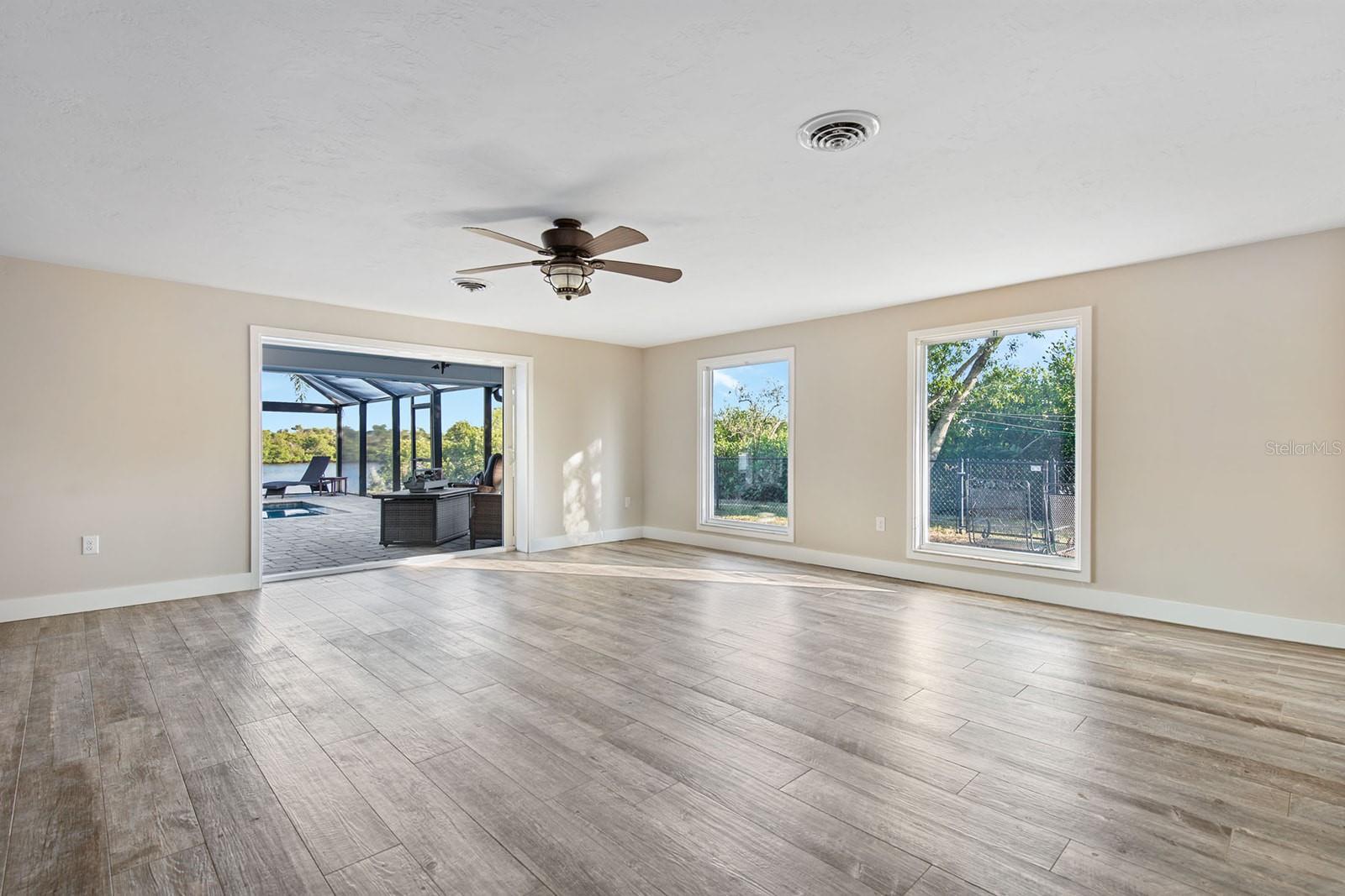 Image 8 of 72 For 300 Bay Heights Avenue