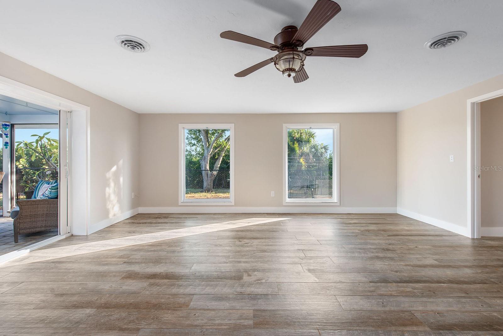 Image 9 of 72 For 300 Bay Heights Avenue