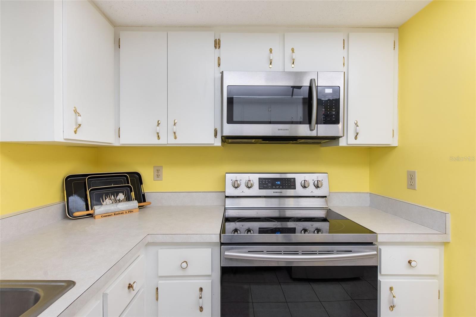 Image 16 of 68 For 1730 Manasota Beach Road 207