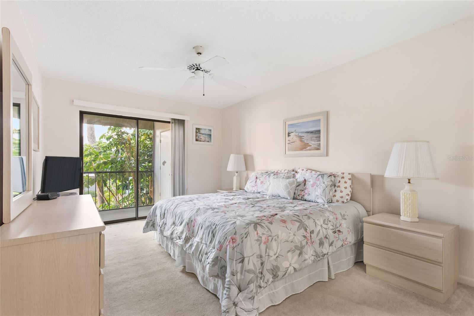 Image 23 of 68 For 1730 Manasota Beach Road 207