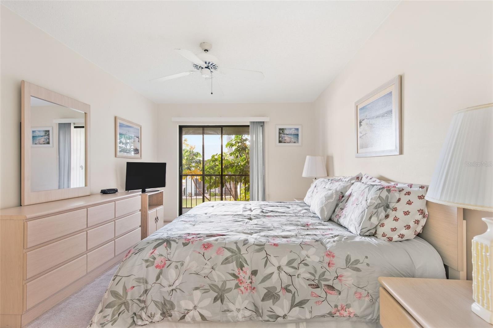 Image 24 of 68 For 1730 Manasota Beach Road 207