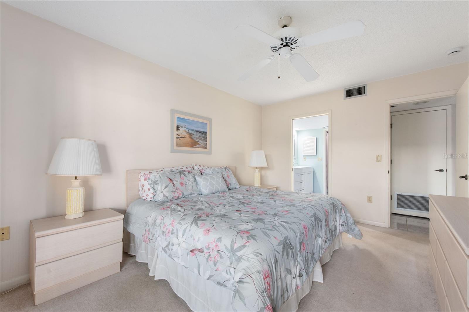 Image 25 of 68 For 1730 Manasota Beach Road 207