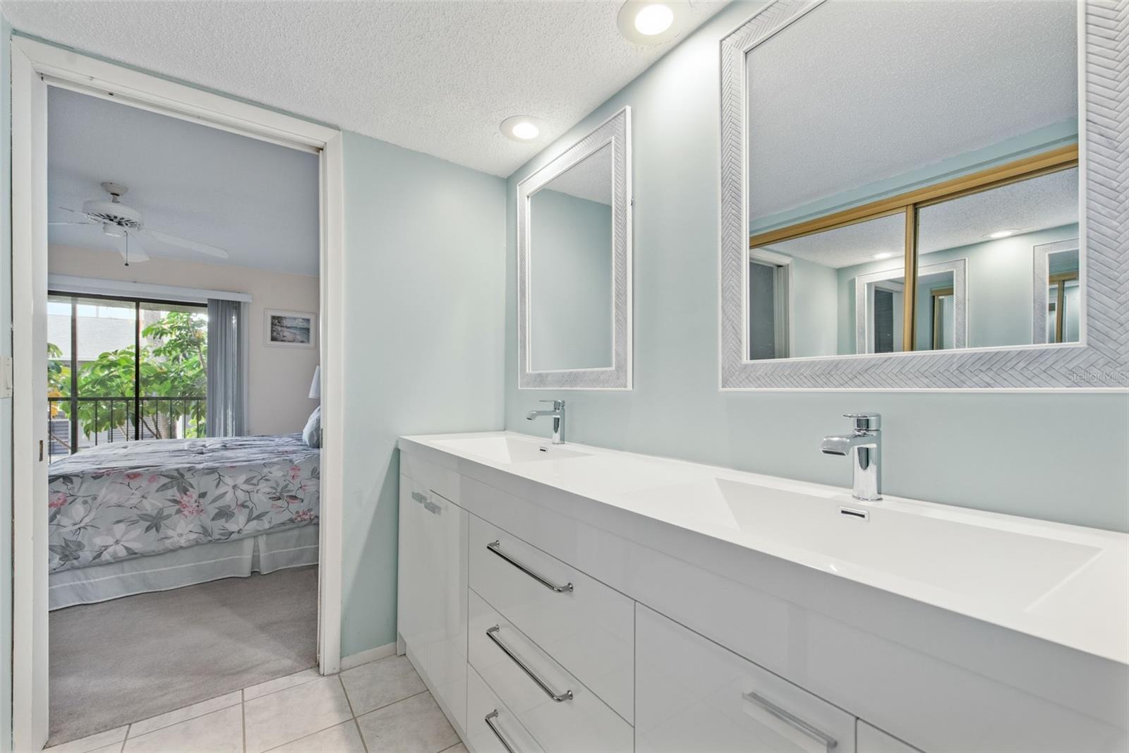 Image 28 of 68 For 1730 Manasota Beach Road 207