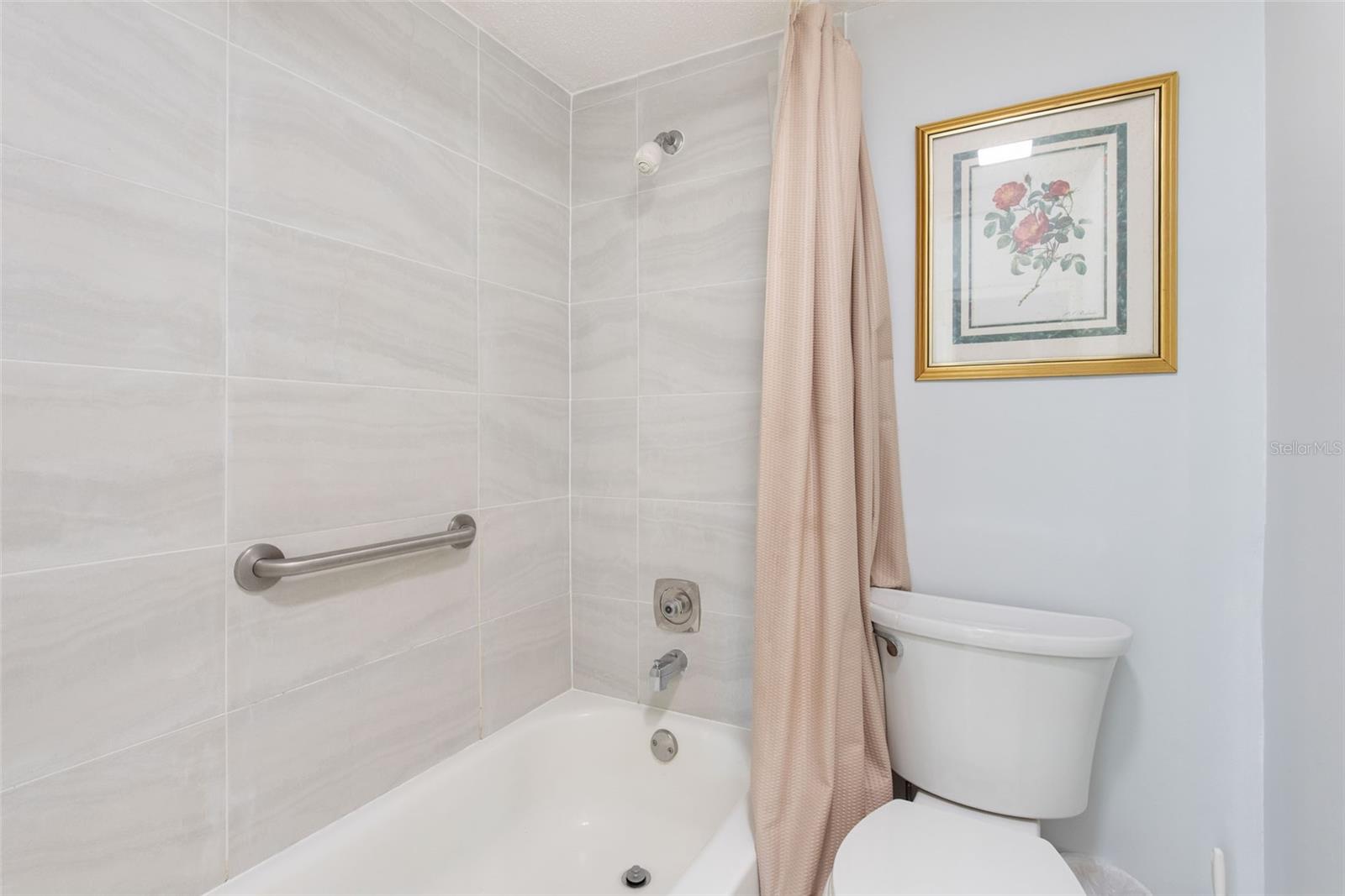 Image 29 of 68 For 1730 Manasota Beach Road 207