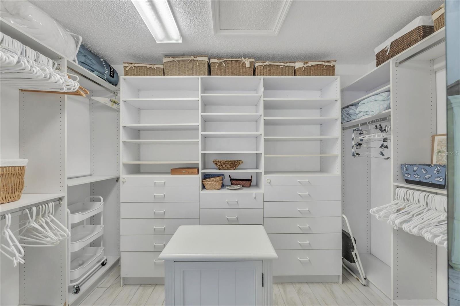 Image 23 of 59 For 8320 Creekview Lane