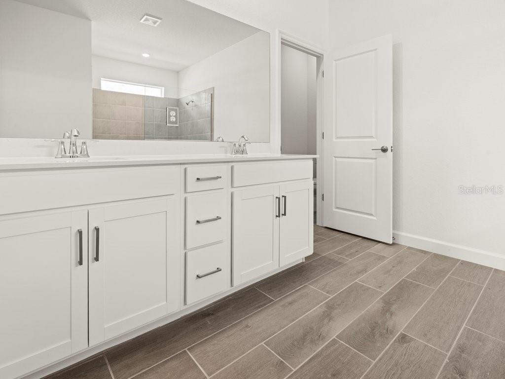 Image 11 of 24 For 7897 Lakes Edge Lane