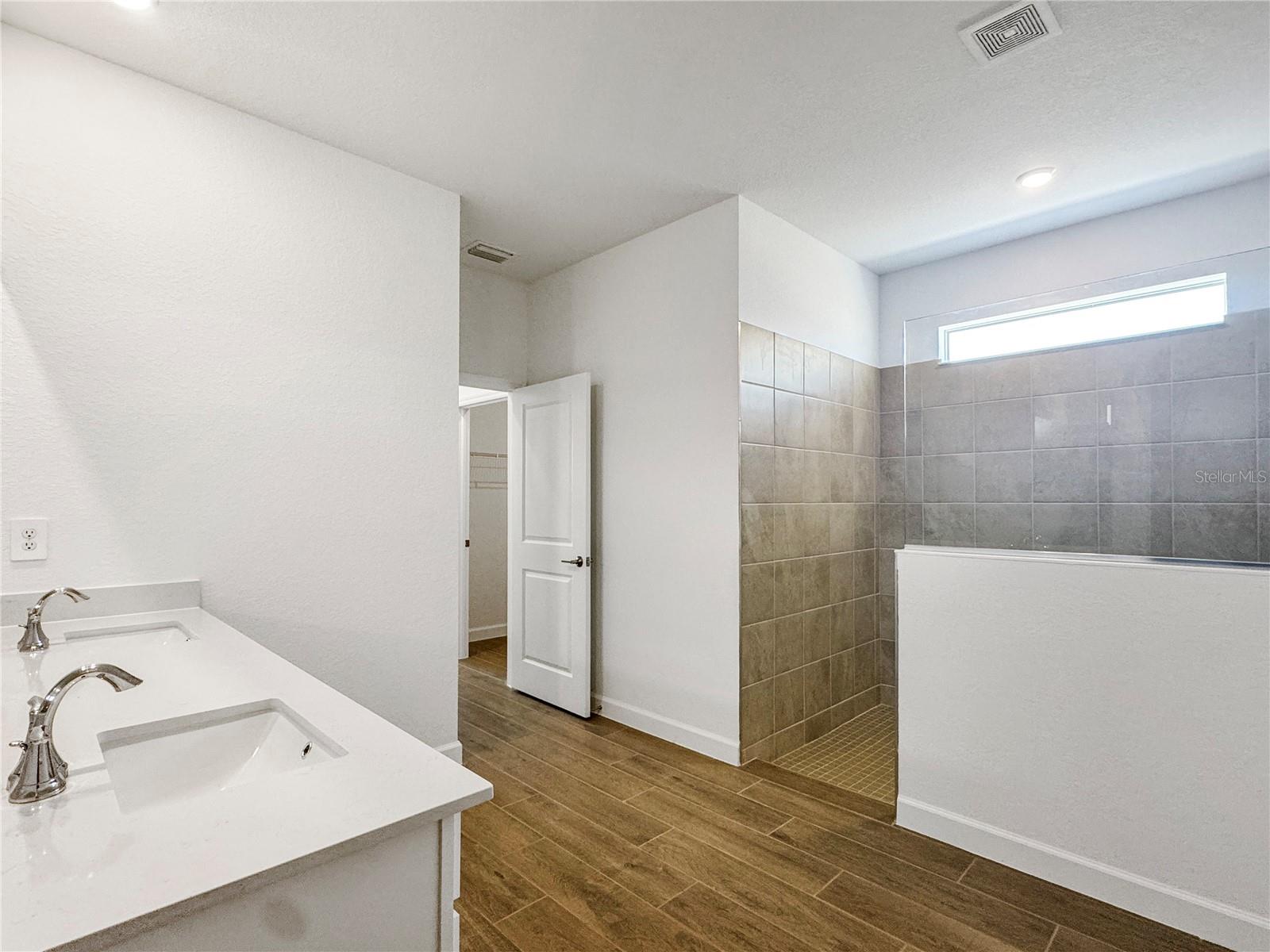 Image 12 of 24 For 7897 Lakes Edge Lane