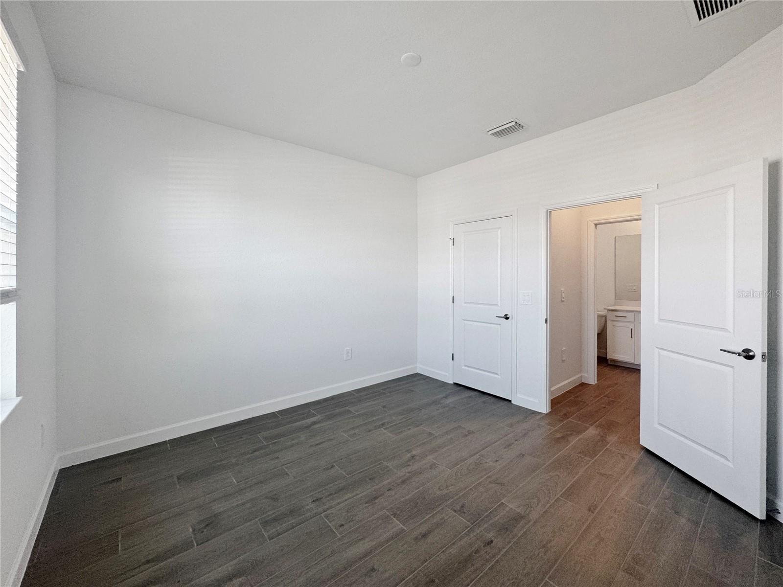 Image 16 of 24 For 7897 Lakes Edge Lane