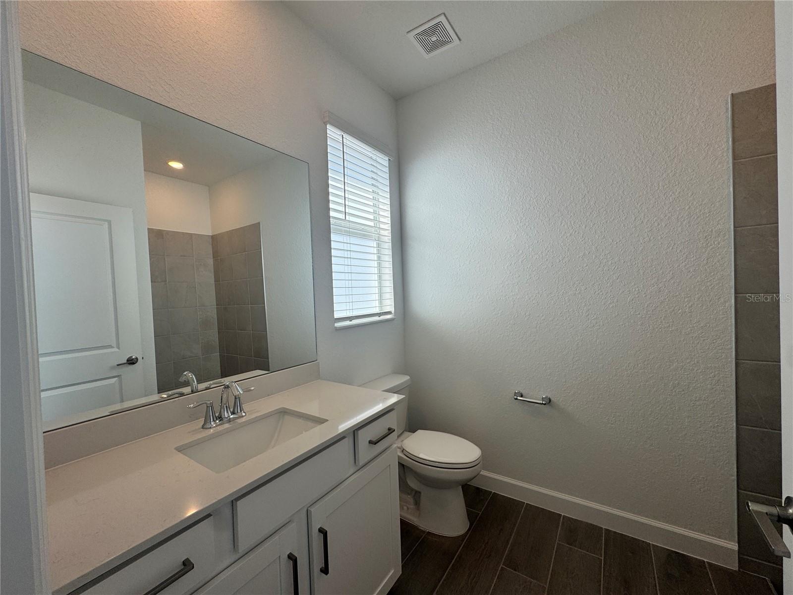 Image 19 of 24 For 7897 Lakes Edge Lane