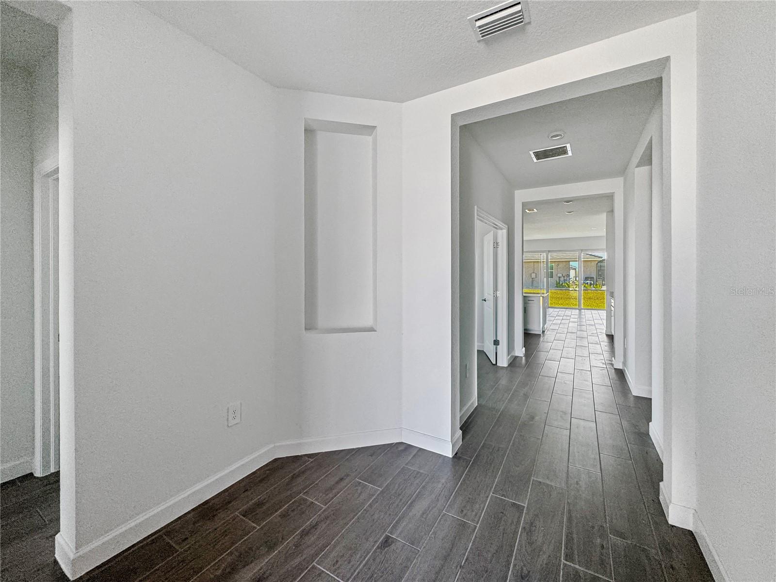 Image 4 of 24 For 7897 Lakes Edge Lane