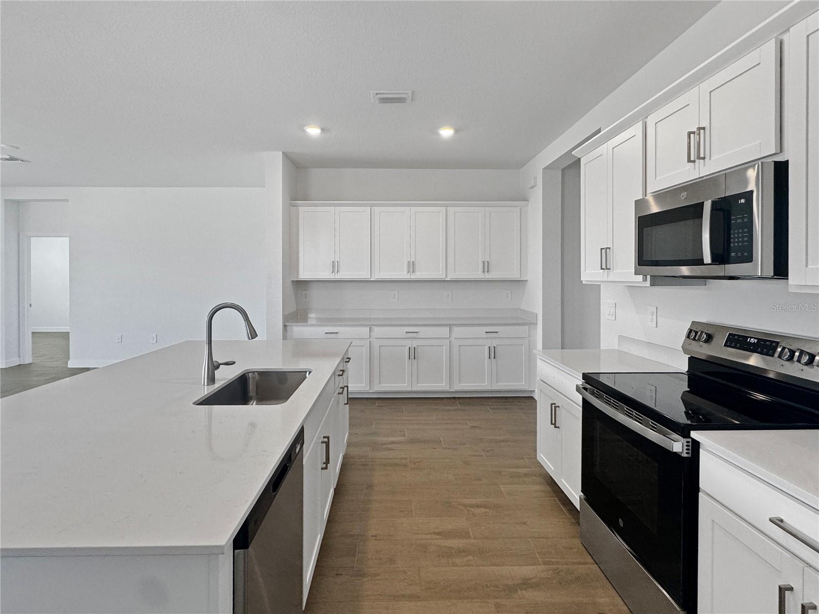 Image 6 of 24 For 7897 Lakes Edge Lane