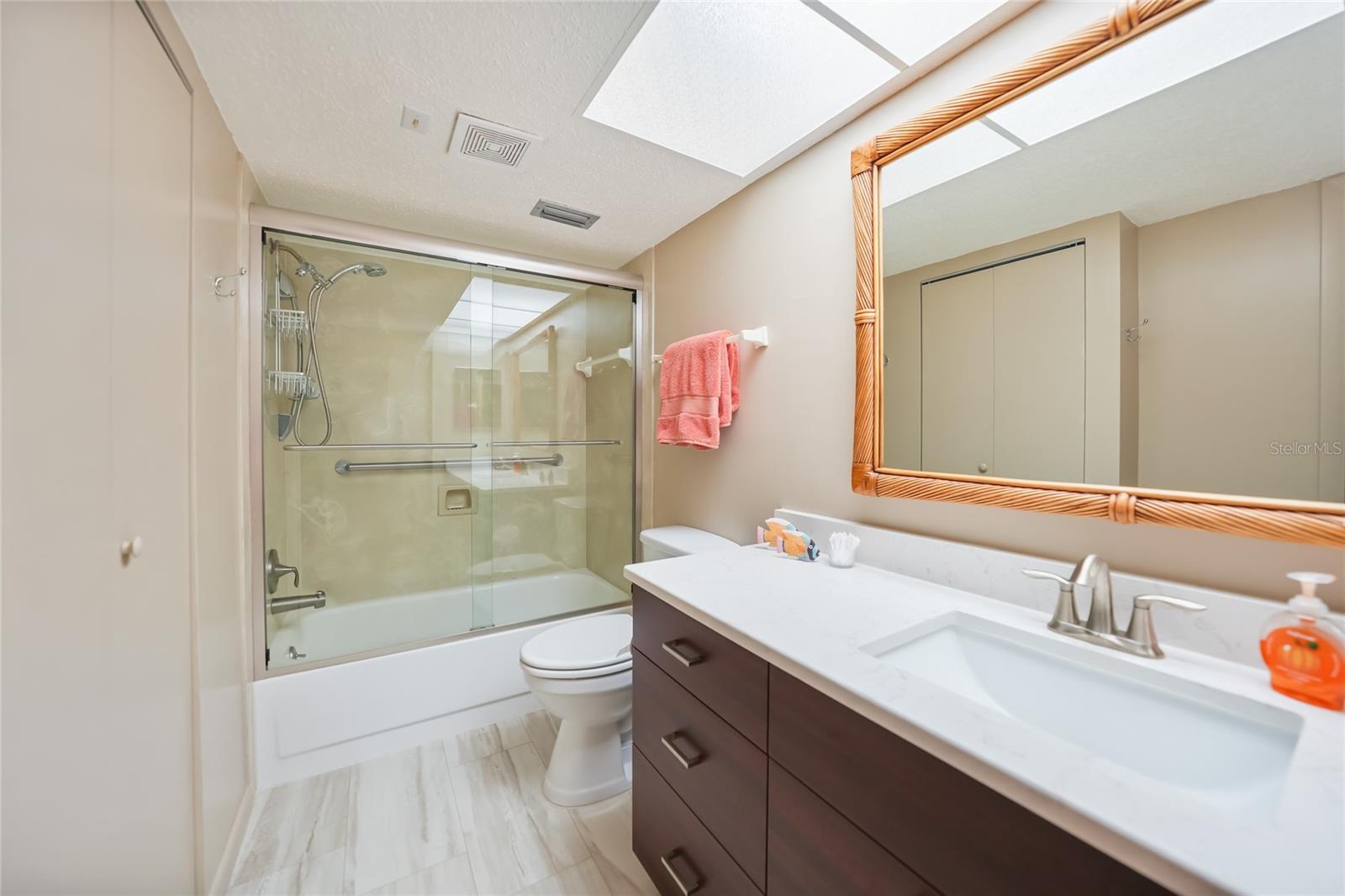 Image 17 of 49 For 2727 Beach Road 113