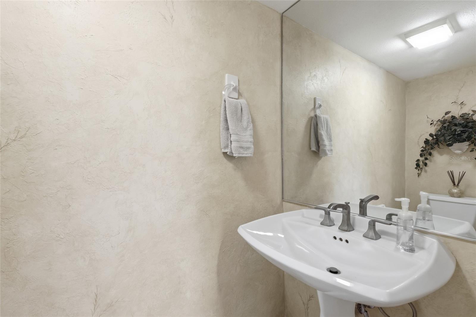 Image 22 of 69 For 11000 Placida Road 1504