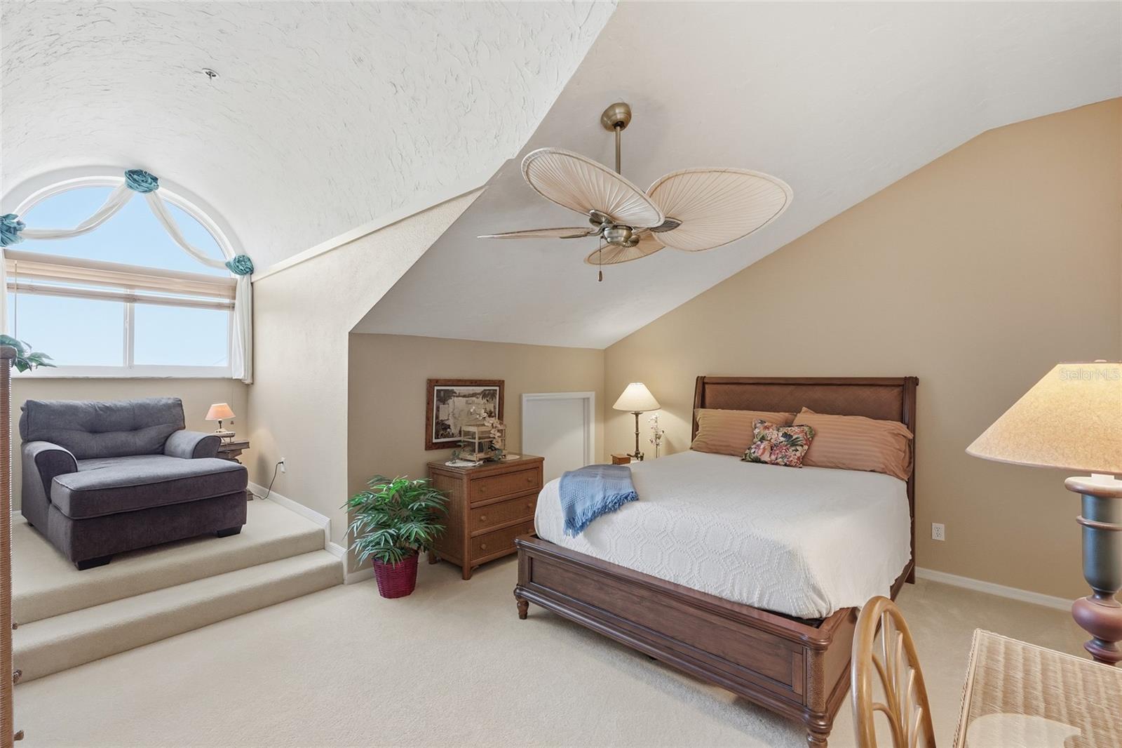 Image 36 of 69 For 11000 Placida Road 1504